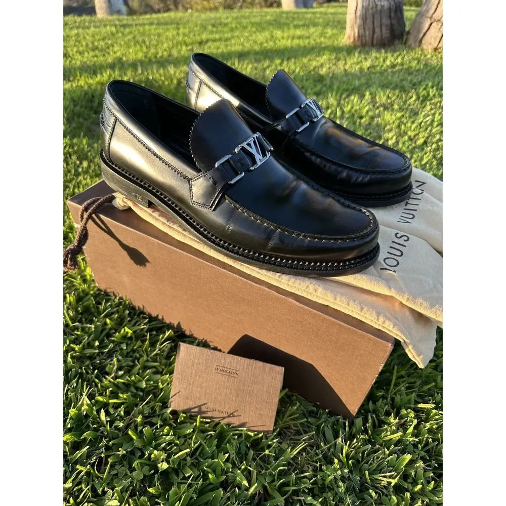 Louis Vuitton Le Mocassin Men’s 9M Black Leather LV Logo Loafers Made Italy Box